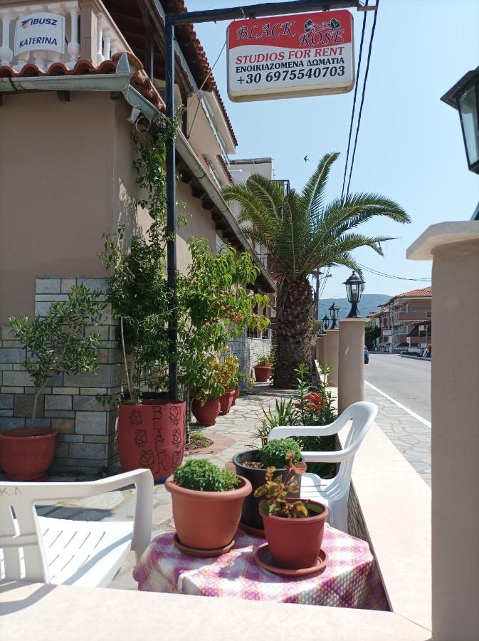 Black Rose Sarti Exterior photo
